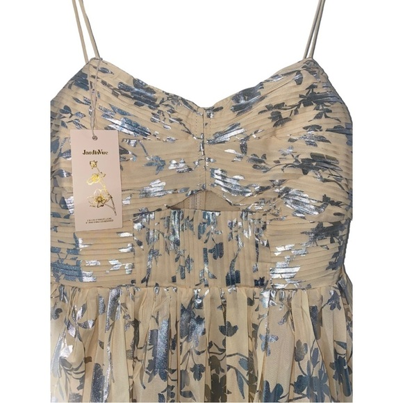 JardinVue Ivory Metallic Spaghetti Strap Tiered Midi Dress size medium NWT! - Picture 4 of 4